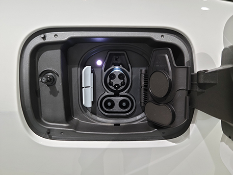 BMW i4 전기차 비엠더블유 아이포 충전구 충전