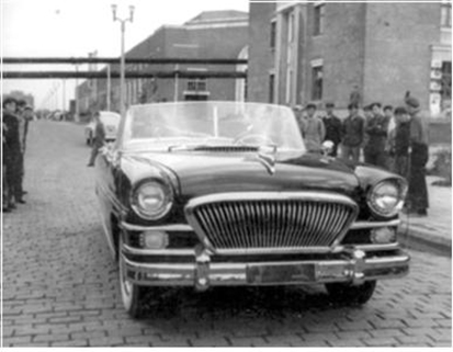 1958년 9월 28일, 수작업 첫 홍치(紅旗) 검열 차량 탄생