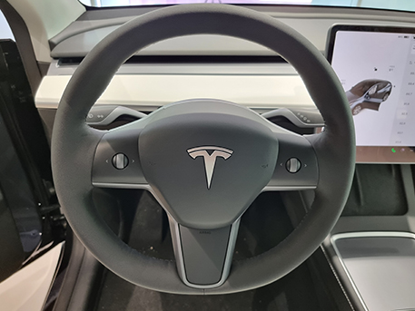 전기차 테슬라 모델Y Tesla ModelY 스티어링휠 스티어링핸들 드라이빙휠 운전대